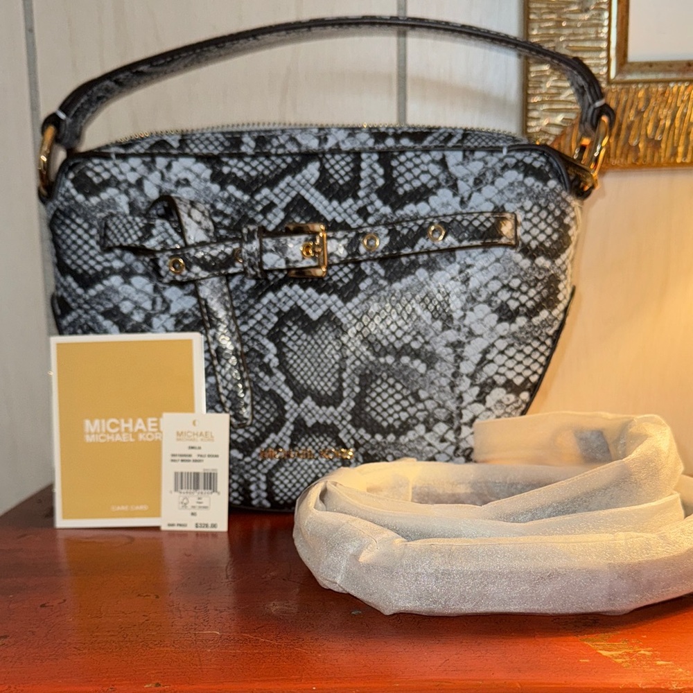 💙🖤🐍Michael Kors Black and White Snake Print Crossbody Bag